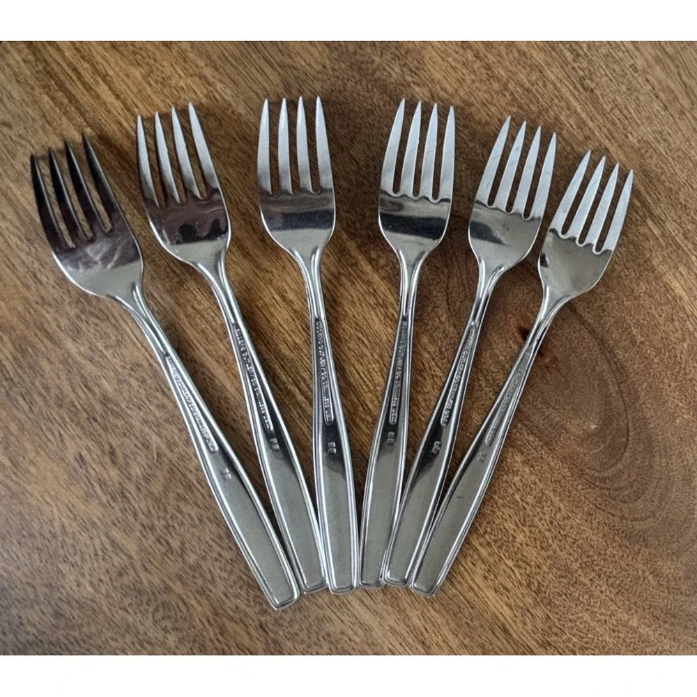 MODERN LIVING International Rogers Cutlery Stainless 6 Dinner Forks USA 6 3/4